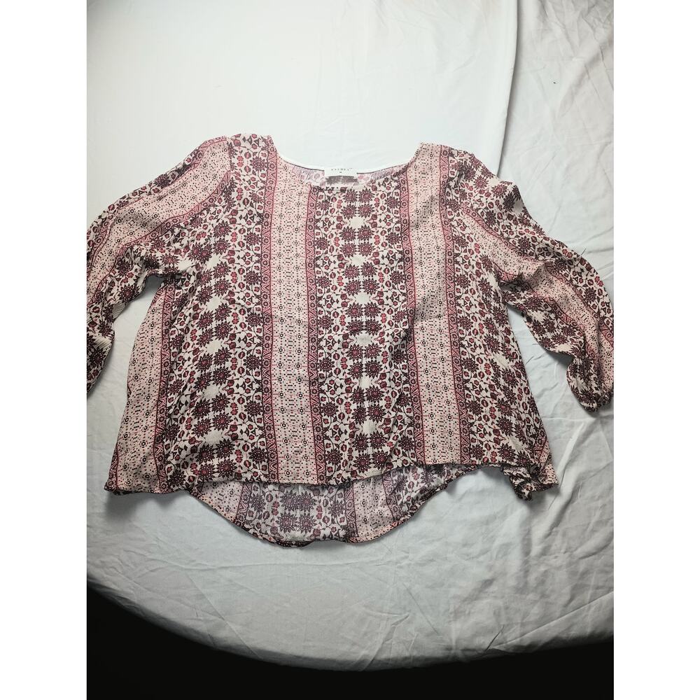Everly Floral Boho Blouse Women Size Medium Peek a boo back Vacation
